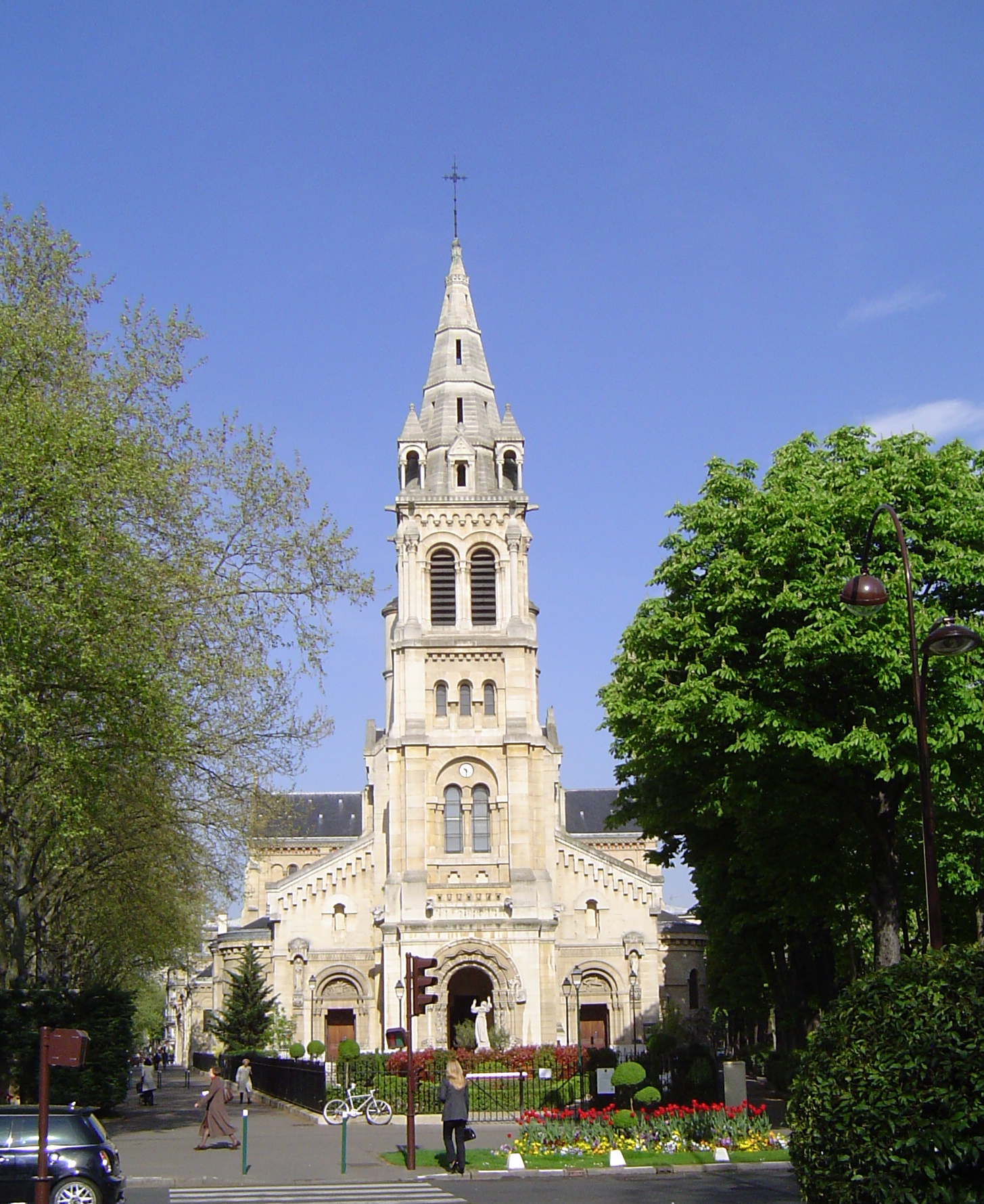 Façade de l'Eglise St-Pierre de Neuilly sur seine