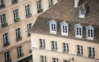 Trouver un appartement Angle de rue parisienne vu du ciel